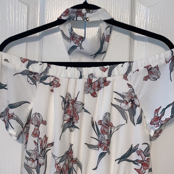 Sienna Sky Floral Jumpsuit with High Neck Details Size XS - Picture 3 of 12